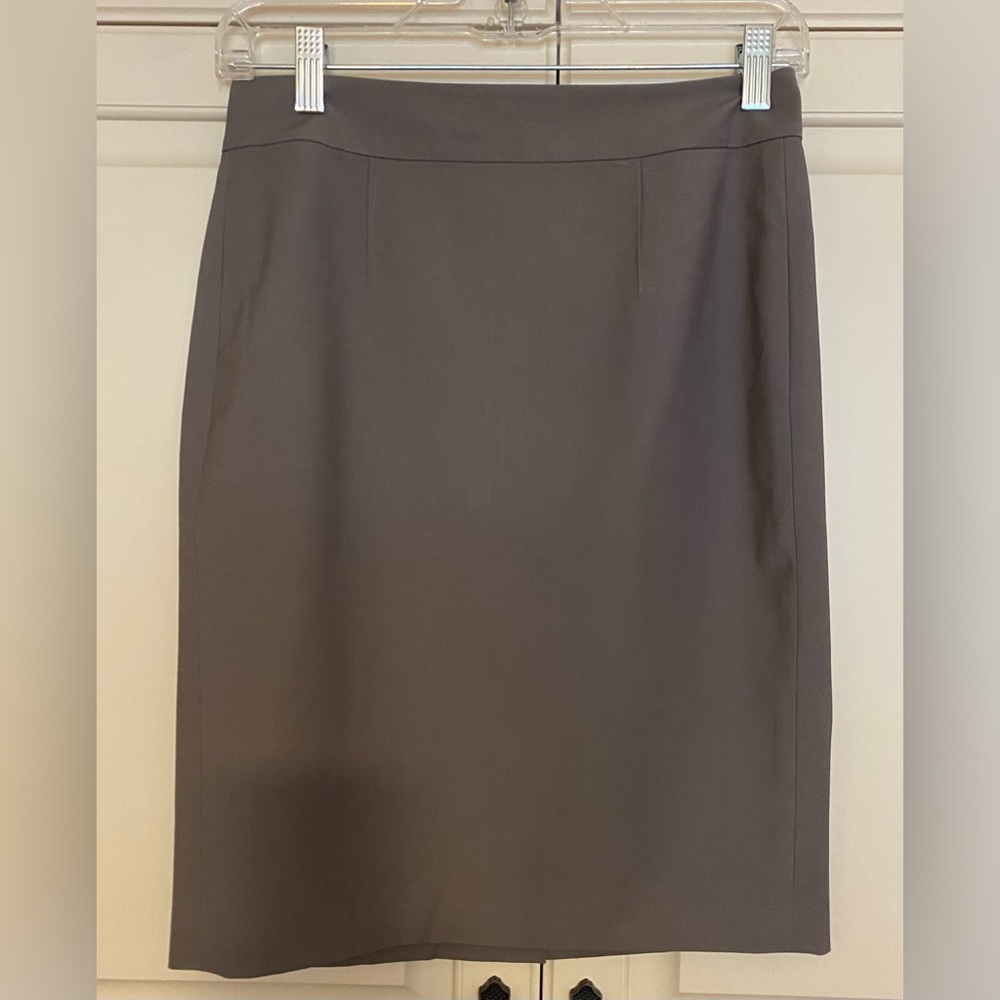 ANN TAYLOR Size 2P Gray Wool Blend Lined Below Knee Classic Pencil Skirt